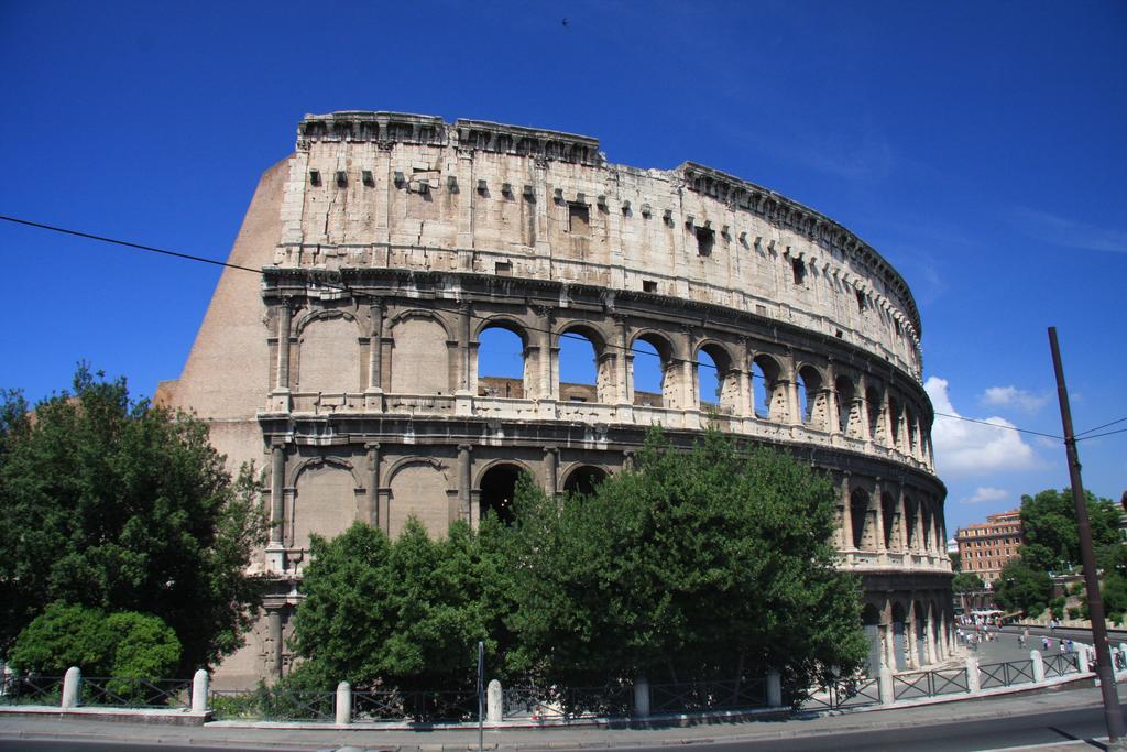 Viale Del Colosseo Bed & Breakfast Rome Bagian luar foto