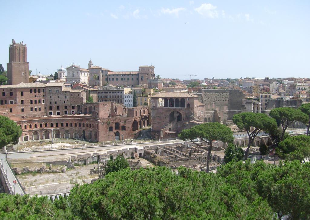 Viale Del Colosseo Bed & Breakfast Rome Bagian luar foto